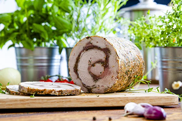 Svinjsko-goveja rolada iz šunkovarja