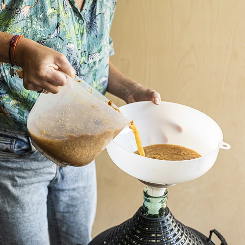 Bel plastičen lijak fi 25 cm - 6