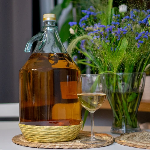 Damižona Dama 5 l v košu, z navojnim zamaškom - 4