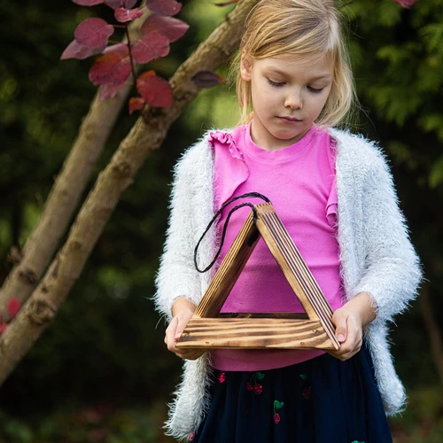 Lesena krmilnica za ptice - trikotna - 9