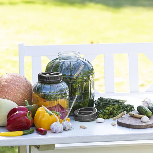 Nerazbiten, večnamenski kozarec s črnim navojnim pokrovčkom,  10L - 8