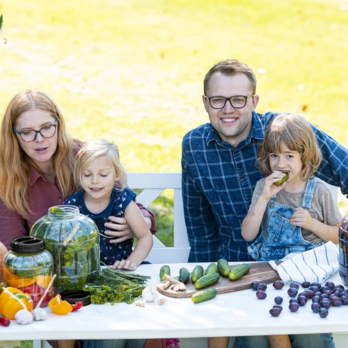 Nerazbiten, večnamenski kozarec s črnim navojnim pokrovom, 5 l - 7