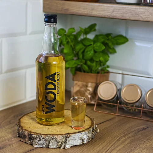 Steklenica 500 ml z navojnim zamaškom in s potiskom močna VODA - 5