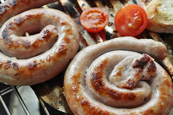 Domača klobasa za žar