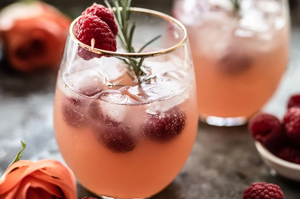 Domače malinovo vino - polsladko