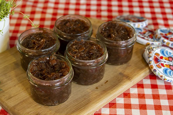 Konfitura iz rdeče čebule