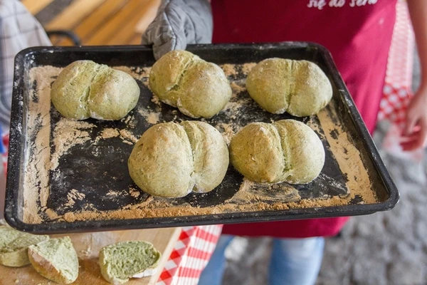 Kruh / žemljice s špinačo