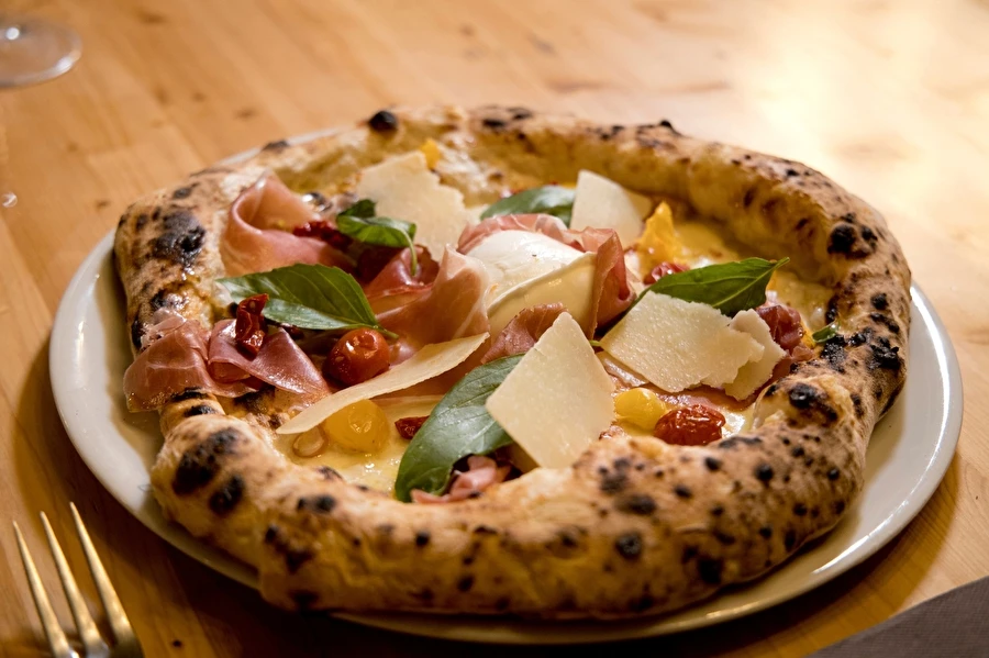 Neapeljska pica s plinskega žara