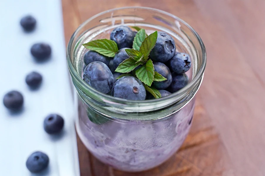 Nočna ovsena kaša z borovničevo marmelado – hiter in zdrav zajtrk