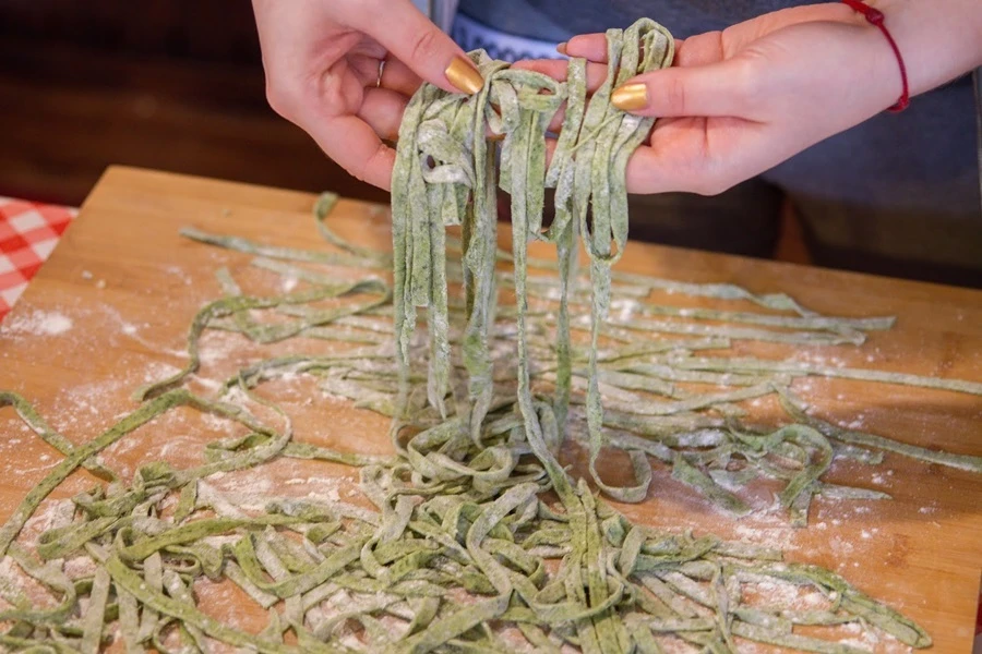 Browin Przepiśnik - Špinačne testenine s skuto in slanino